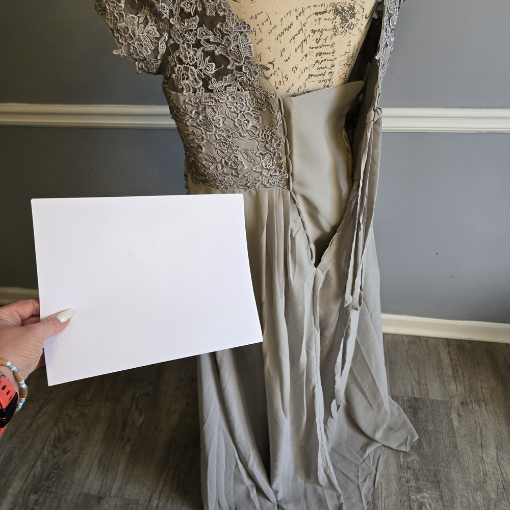 Elegant Lace Evening Gown in Gray/ Wedding Dress Size XL - Picture 4 of 7